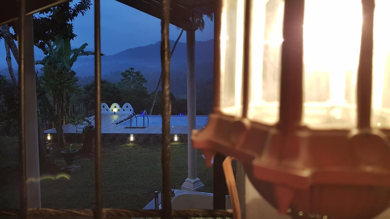 Galkanda Walawwa Kandy Esterno foto